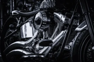 Velorune Festival bikers en tenue rétro et bijoux artisanaux